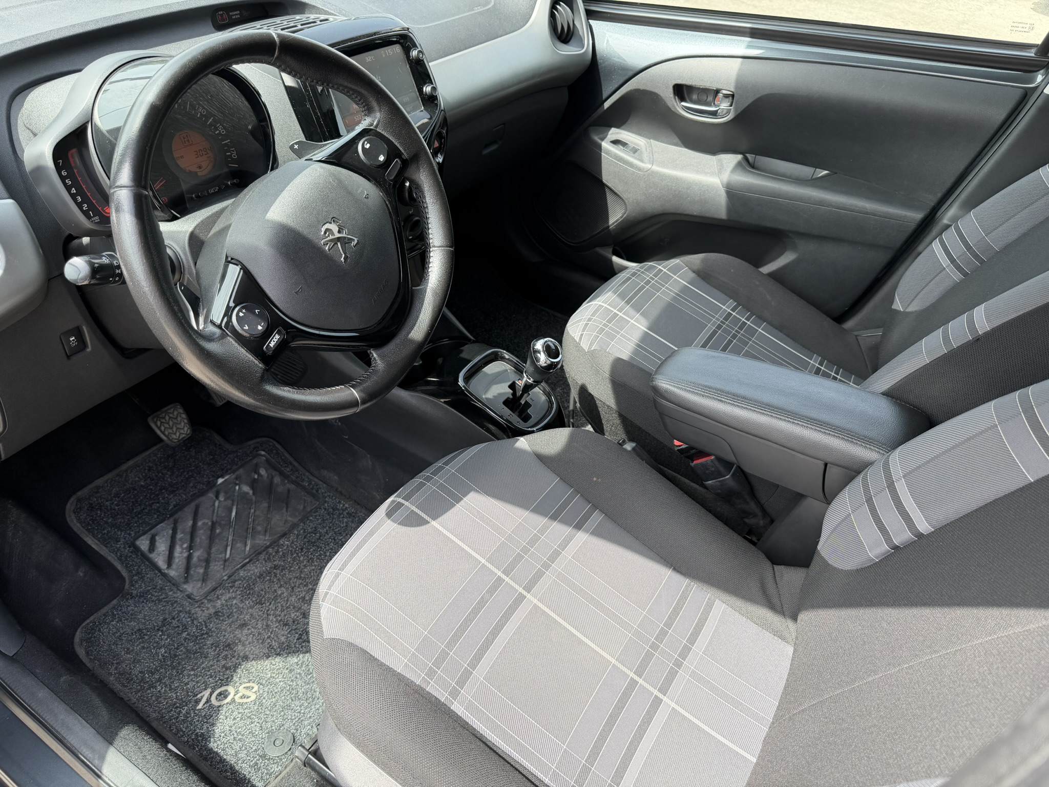 Peugeot 108 Allure 1.0 Auto