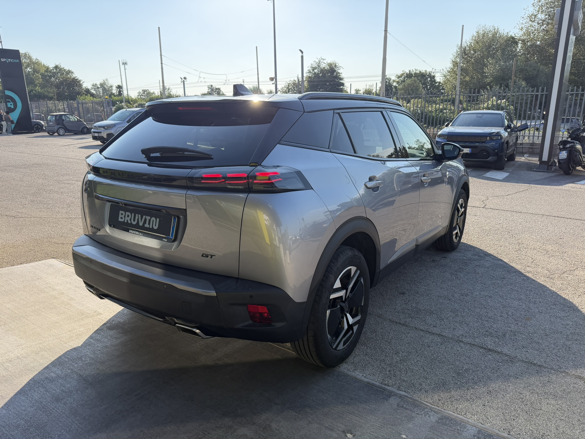 Peugeot 2008 GT 1.2 130cv AT8