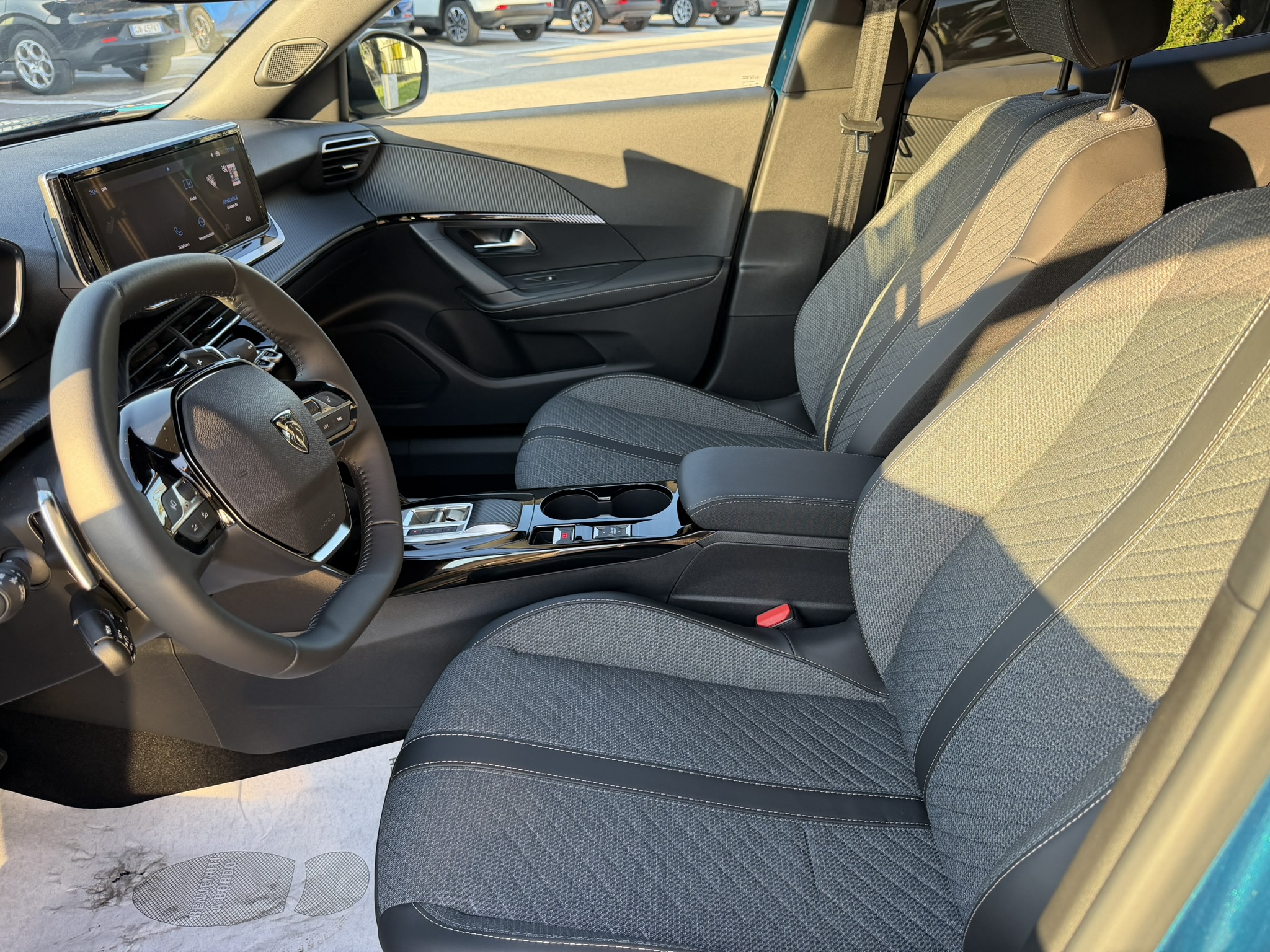 Peugeot 2008 Allure 1.2 130cv Auto