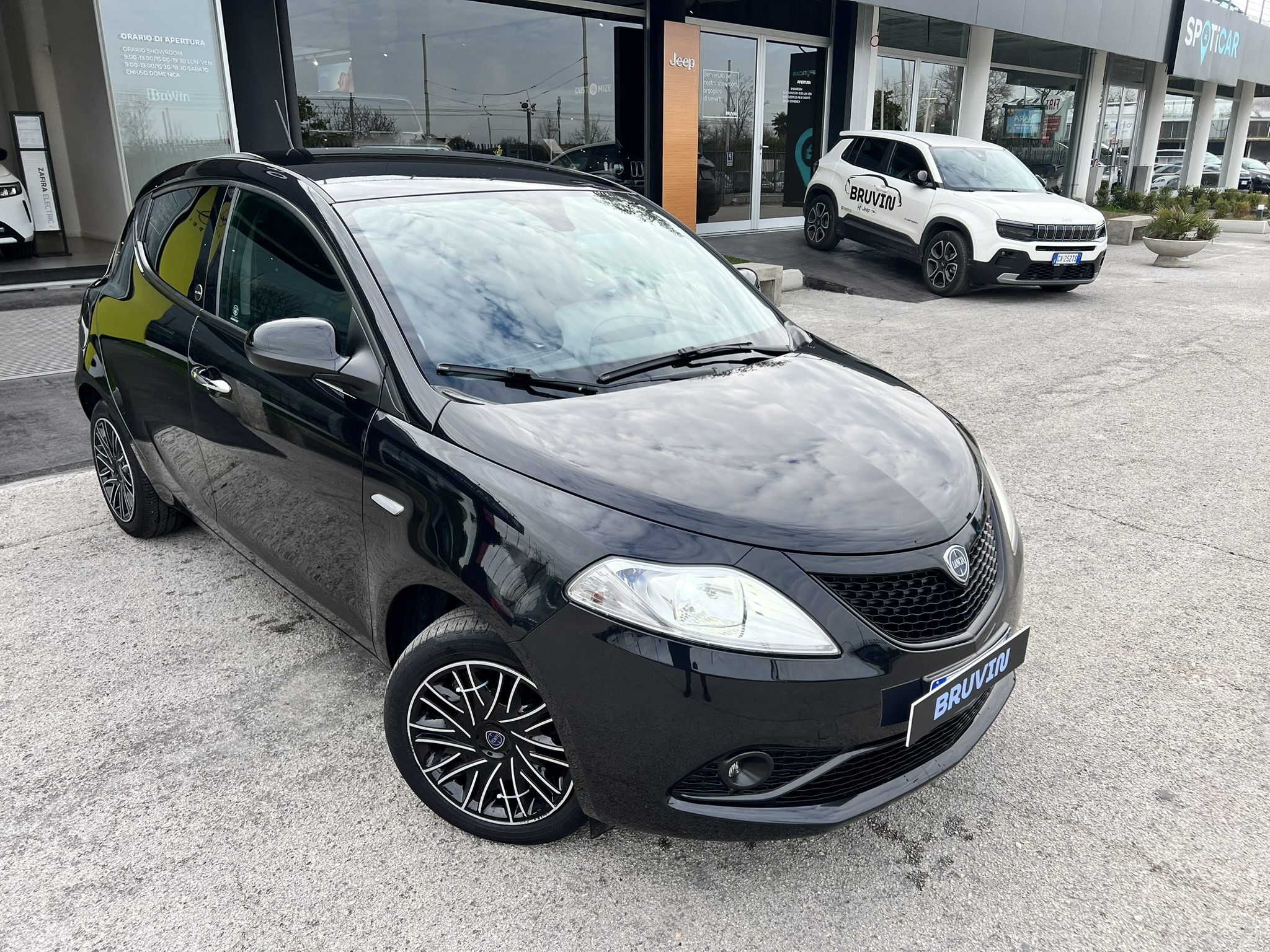 Lancia Ypsilon Silver Hybrid 1.0 70cv