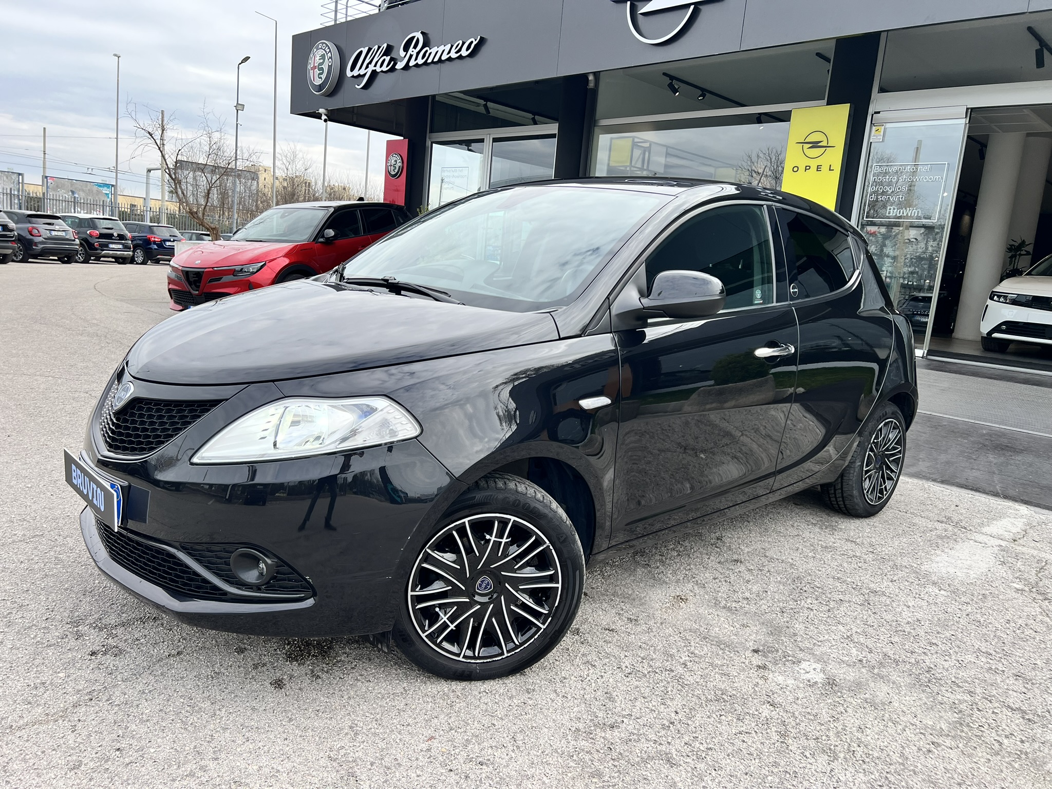 Lancia Ypsilon Silver Hybrid 1.0 70cv