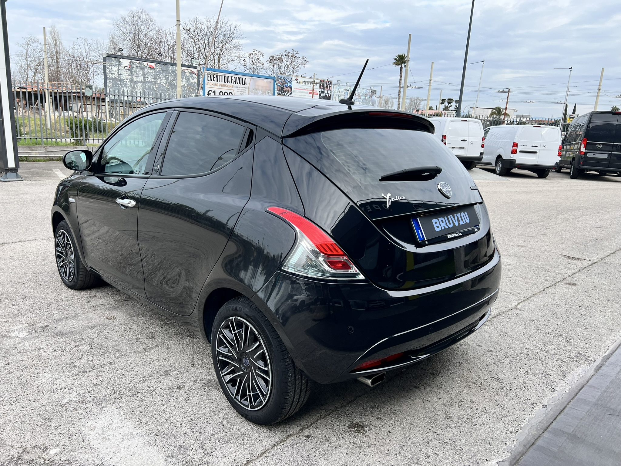 Lancia Ypsilon Silver Hybrid 1.0 70cv