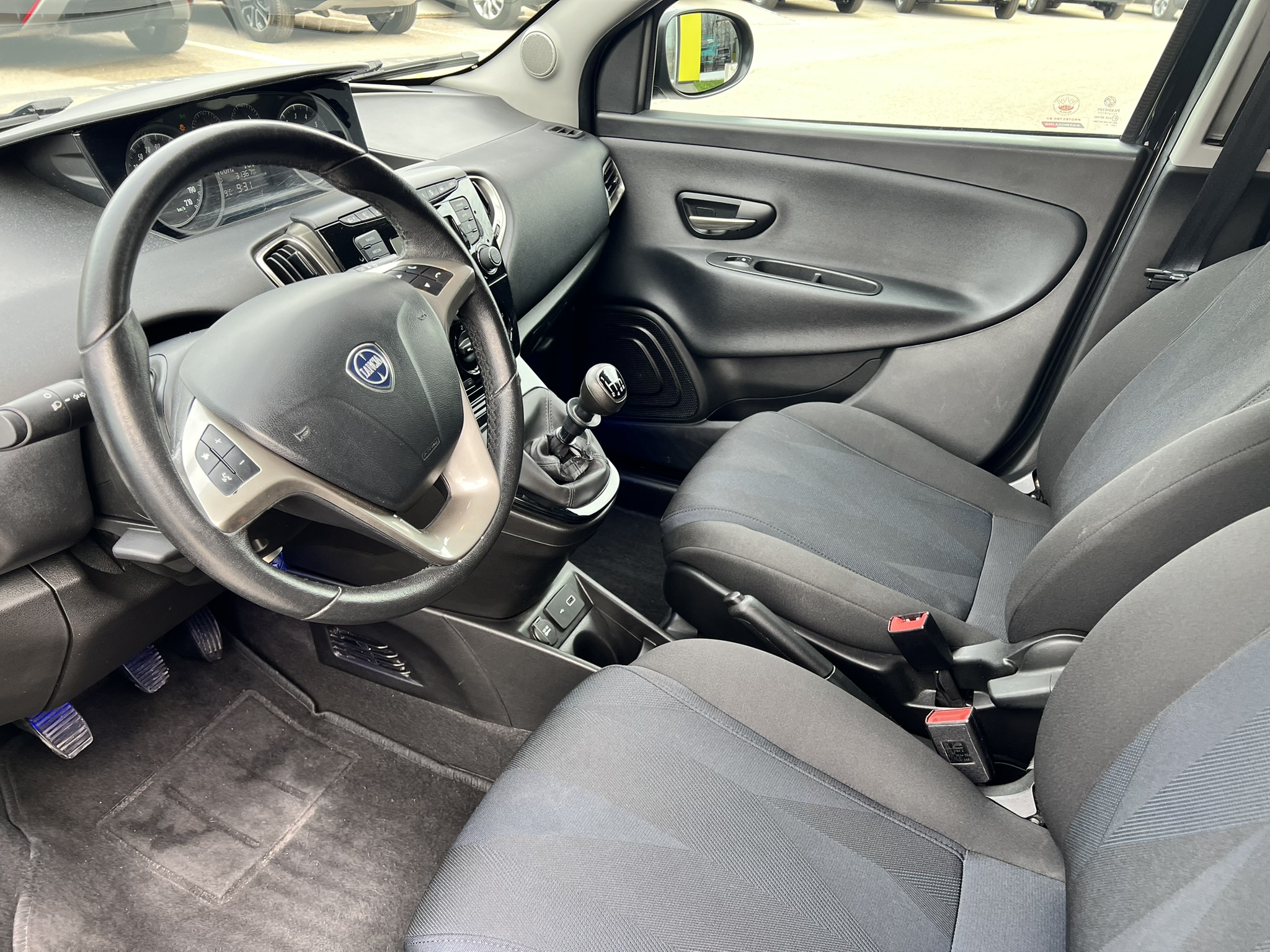 Lancia Ypsilon Silver Hybrid 1.0 70cv