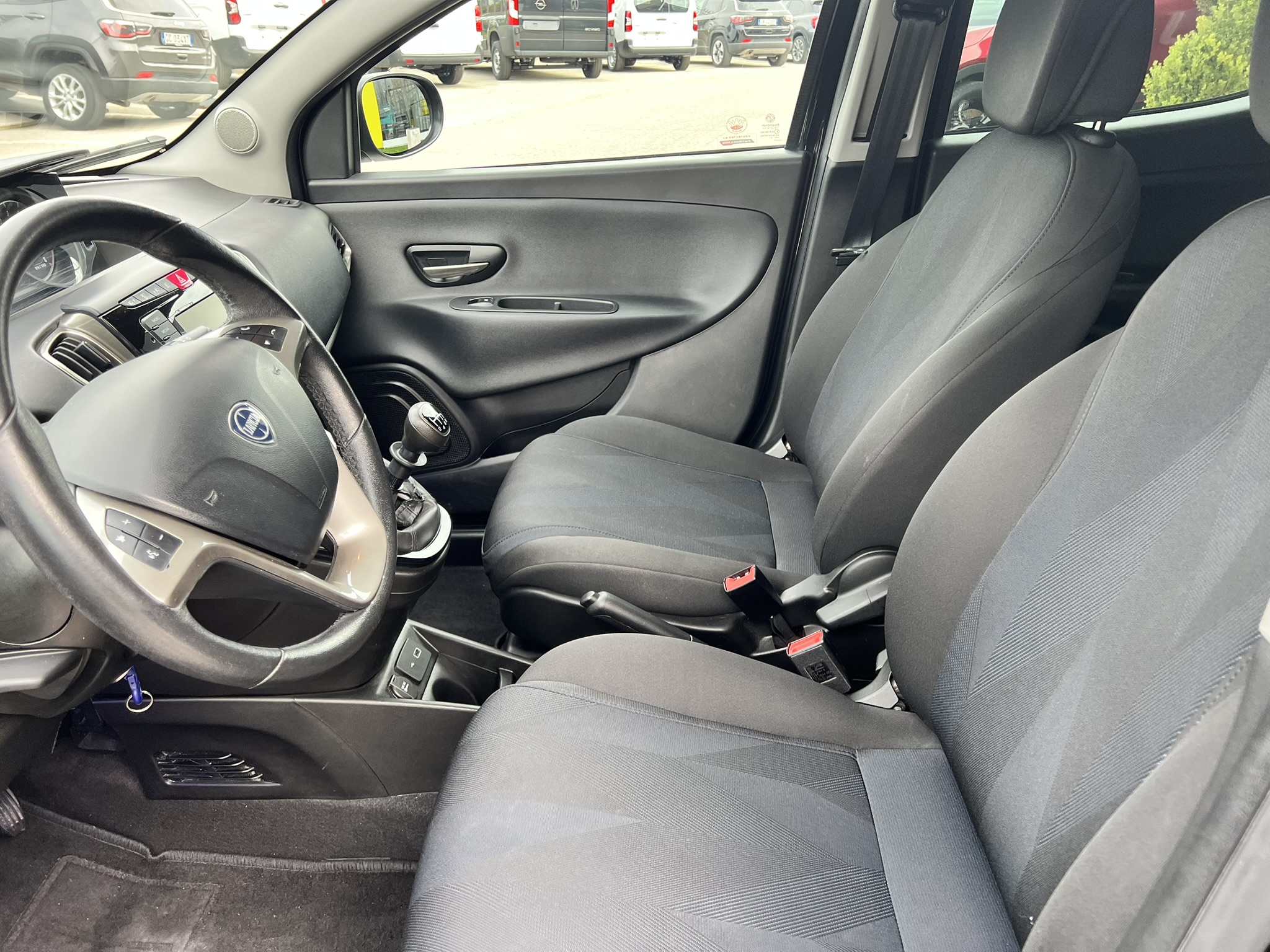 Lancia Ypsilon Silver Hybrid 1.0 70cv