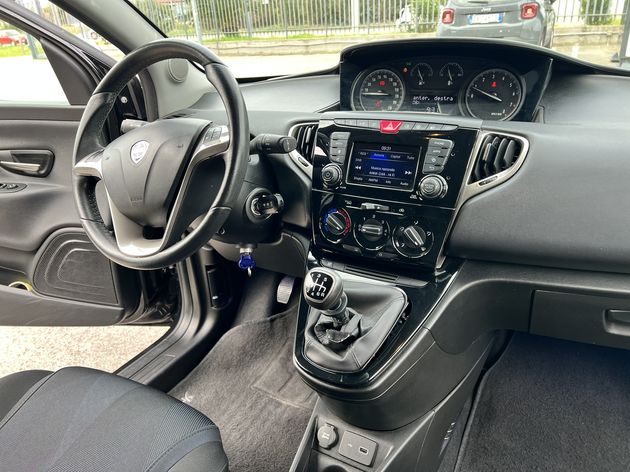 Lancia Ypsilon Silver Hybrid 1.0 70cv