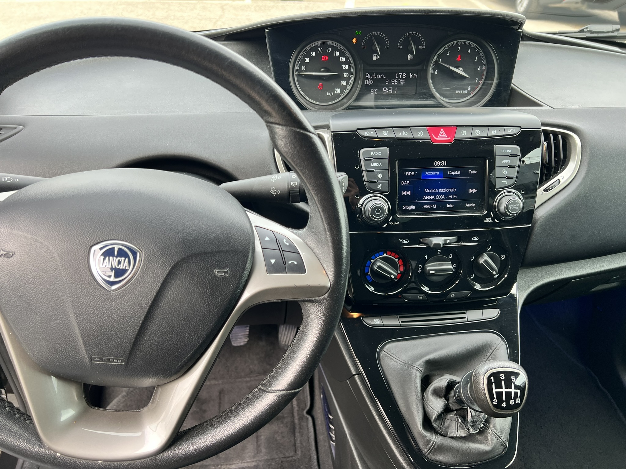 Lancia Ypsilon Silver Hybrid 1.0 70cv