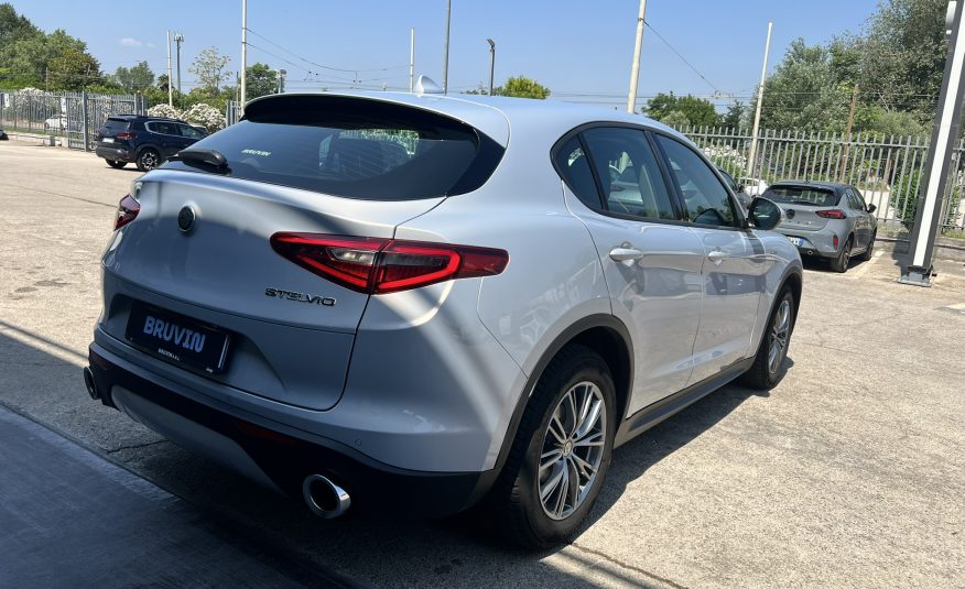Alfa Romeo Stelvio Super 2.2 160cv